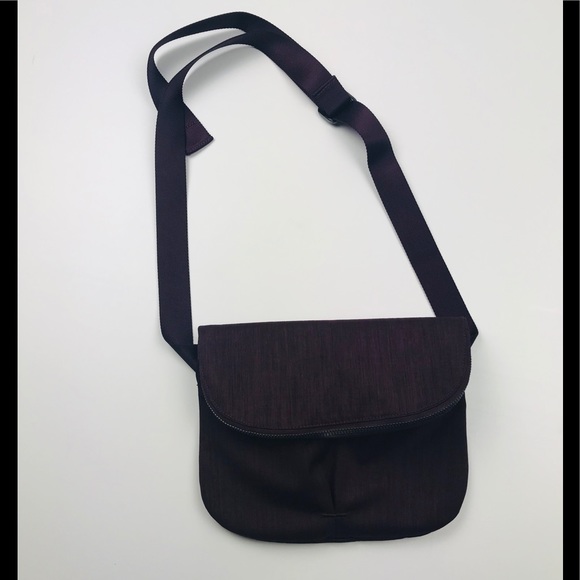 Lululemon all day Crossbody Bag Bordeaux New - Picture 2 of 5